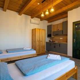 Prés Apartman - Tomolik Pincészet 