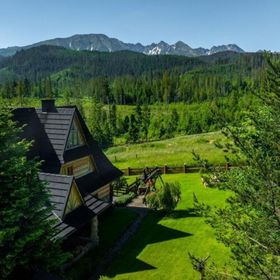 Domek z Kominkiem i Sauną Pod Jeziorem w Górach Murzasichle