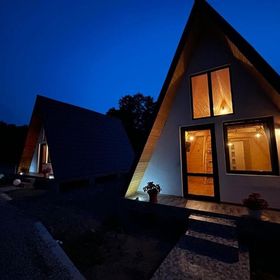 Căsuțele de la răscruce Hobița