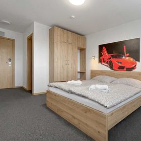 HOTEL DOUBLE RED CARS Museum Brezno