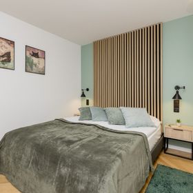 Al. Solidarności 82/126