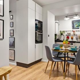 Tova Pearl Ultracentral - Romana Square Subway București