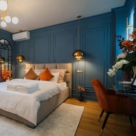 Opal Gem Studio in Old Town București