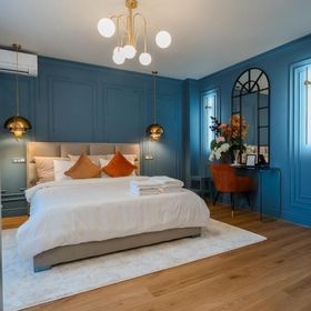 Opal Gem Studio in Old Town București