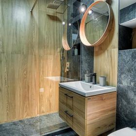 City Chic Retreat: Newly Renovated 1BR Apartment București