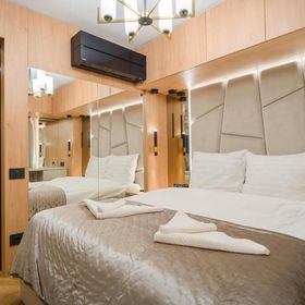 Apartament Designer's Delight: Modern 1BR București