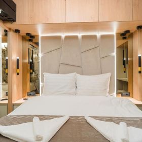 Apartament Designer's Delight: Modern 1BR București