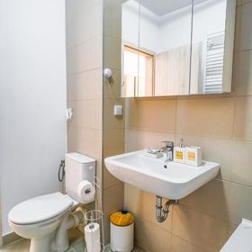 Contemporary Studio with Balcony București