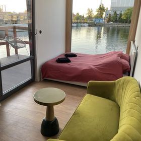 wiDOKI1 domek na nabrzeżu Stoczni Cesarskiej Gdańsk