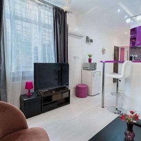 Central White & Lila Studio București