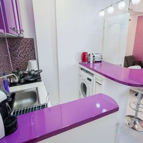 Central White & Lila Studio București