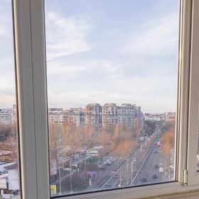 Central Apartment with Skyline View București
