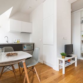 Niekłańska 9/11 m.23^