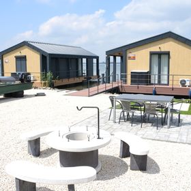 Sunrise Bay Abádszalók