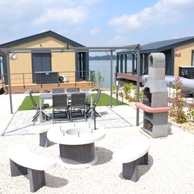 Sunrise Bay Abádszalók