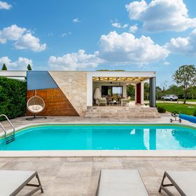 Villa Royal Green One Nin