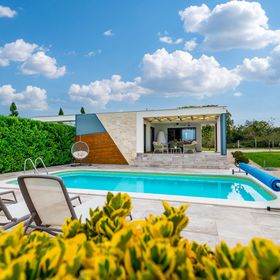 Villa Royal Green One Nin