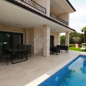 Comfortable 12 Person Villa in Malinska