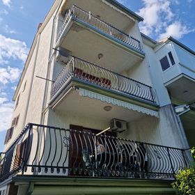 Apartment for 2 persons in center of Malinska