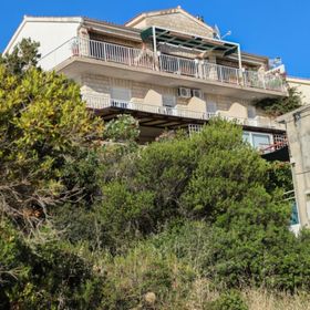 Apartment and Rooms Marlene Milna