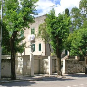 Apartment Brane Split