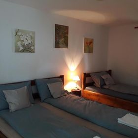 Casa de Peste Apă Peșteana