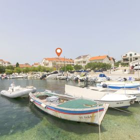 Apartment B & R with a Sea View Srima