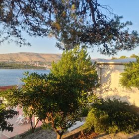 Apartment Cosy Terrace Grebastica