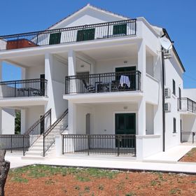 Apartments Lucich Srima