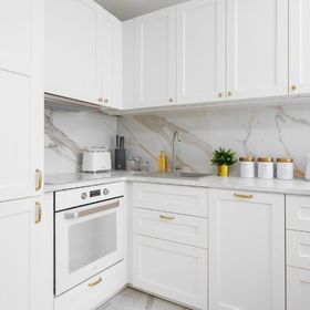 Glam & Modern by Cooee Apartments