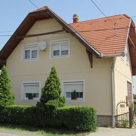 Gitta Apartman Lesenceistvánd