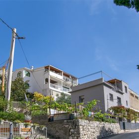 Apartments Ozren Omis
