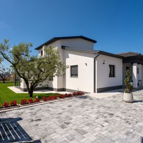 Villa Jasminka s bazenom i whirlpool-om Kastelir