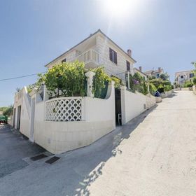 Apartment More Postira