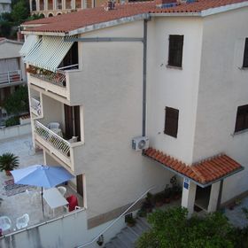 Apartments Lovre Brela
