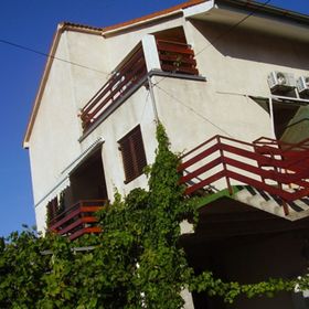 Apartment Mir Betina