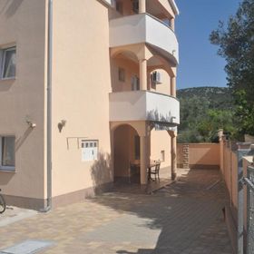 Apartments Antonija Vinisce