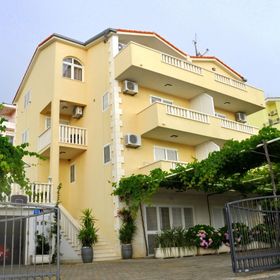 Apartments Ivi Makarska