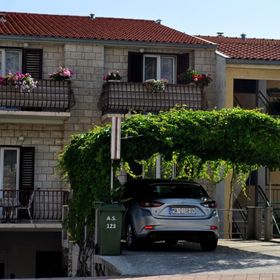 Apartments and Rooms Ljuba Makarska