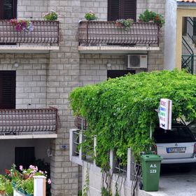 Apartments and Rooms Ljuba Makarska