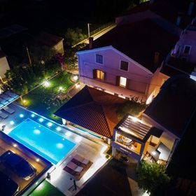 Apartments Sora Preko