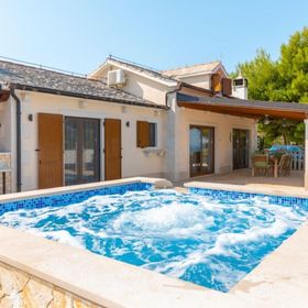 House Kristiana Supetar