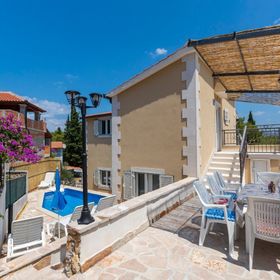 Apartments Dalis Milna