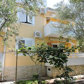 Apartments Sime Novalja