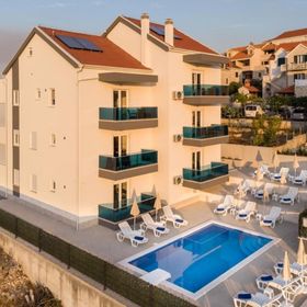 Apartments Jakov Postira