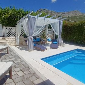 House Matenda house Solin