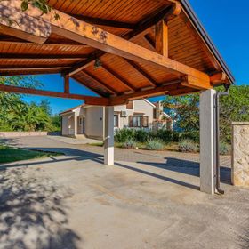 House Suric Privlaka