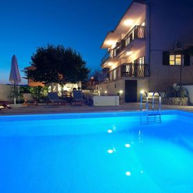 House Mrčela 200m from beach Okrug Gornji