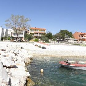 Apartments Mladen Vrsi