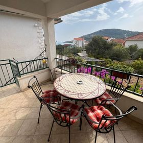 Apartments Luna Vinisce